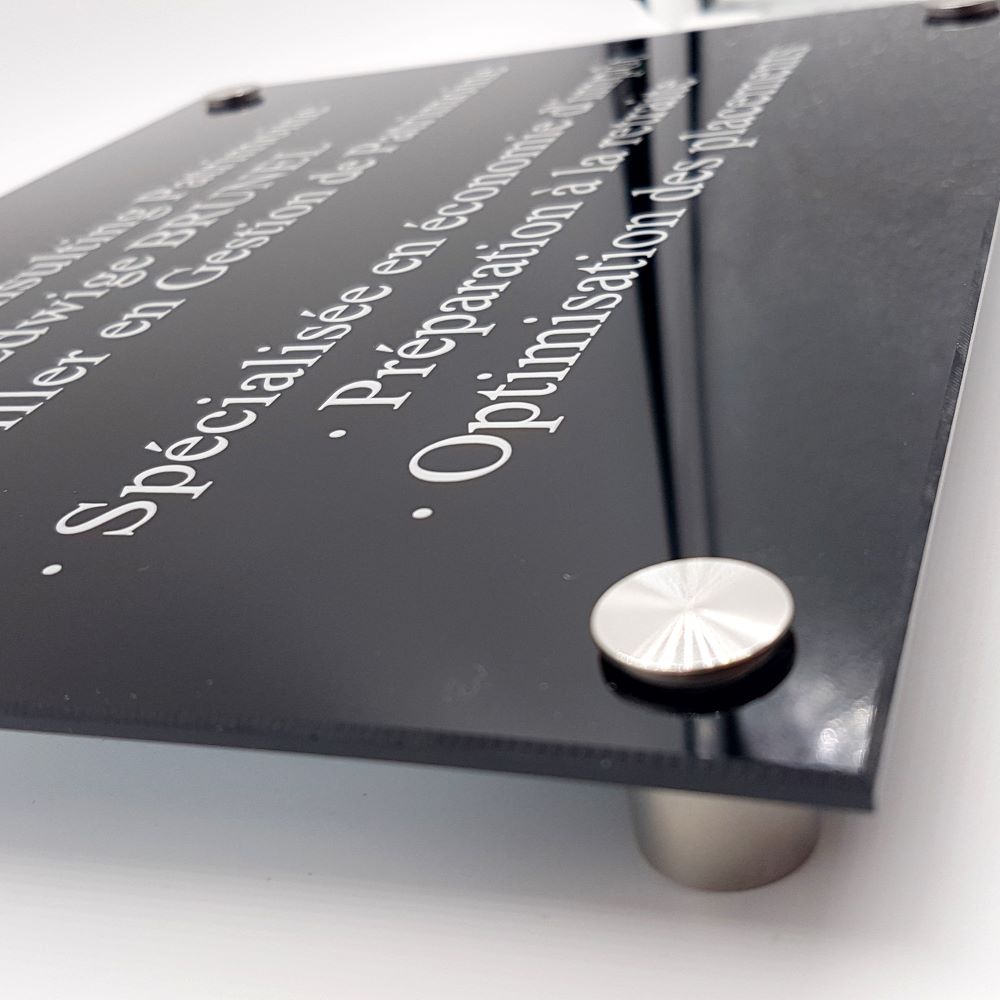 Plaque gravée avec fixations métal